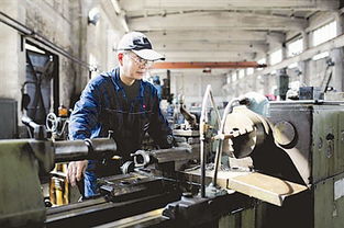 臨選廠職工鑄精品