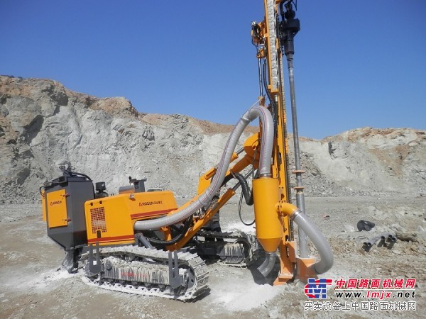 鉆機(jī)、履帶液壓潛孔鉆、礦山設(shè)備、吸塵、爆破設(shè)備_潛孔鉆機(jī)_樁工機(jī)械_整機(jī)供應(yīng)_整機(jī)平臺(tái)_中國路面機(jī)械網(wǎng)